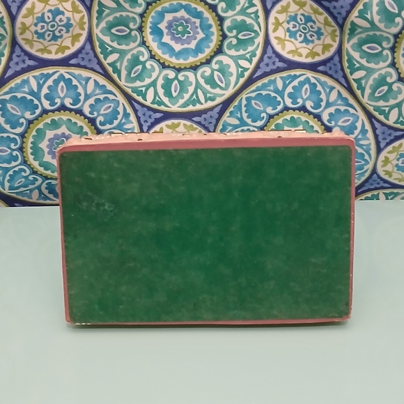 Vintage Sculpted Resin Jewelry Box With Cherub Design - Picture 12 of 14